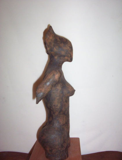 mujer con cresta Cerámica Figurativa