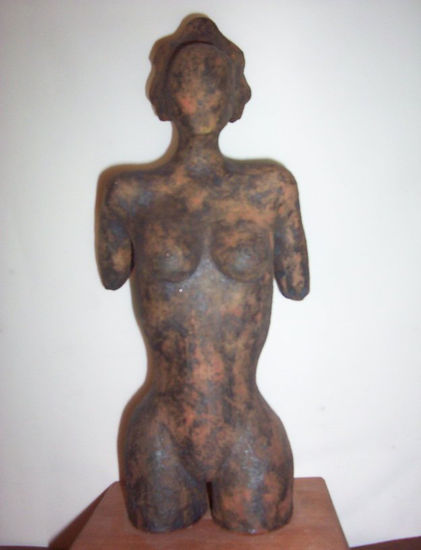 mujer con cresta Cerámica Figurativa