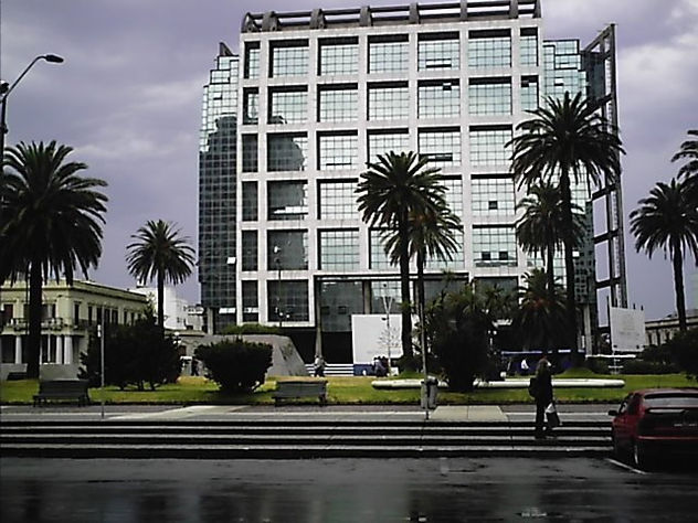 EX FUTURO PALACIO DE JUSTICIA CON LLUVIA