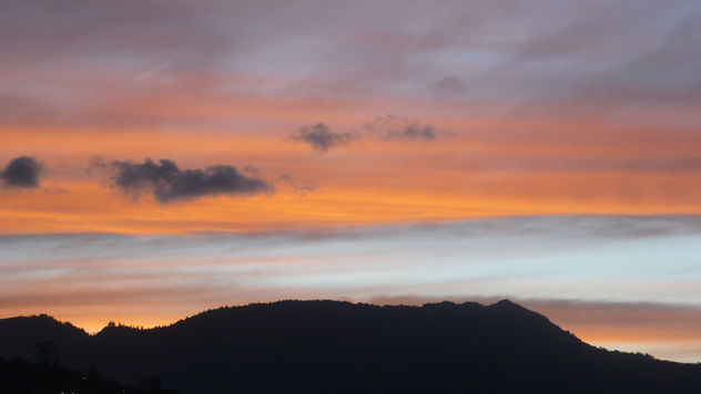 un atardecer lleno de fuego