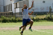 Disputando la pelota