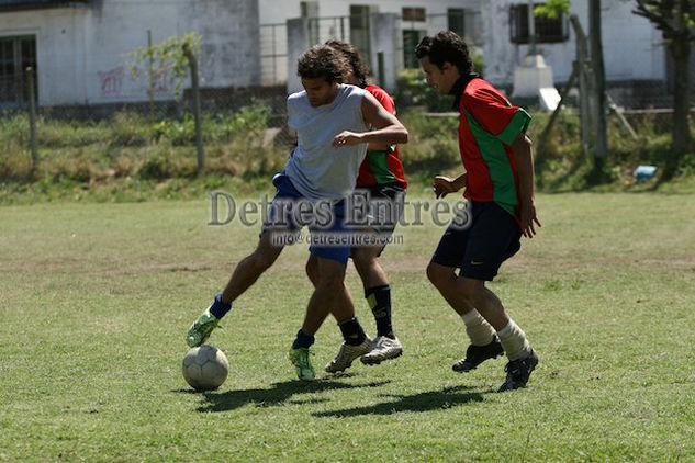 Football entre amigos. Arquitectura e interiorismo Blanco y Negro (Digital)