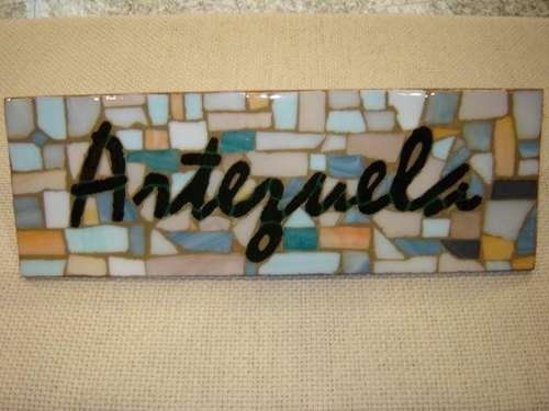 Placa de Identificación elaborada en Mosaico de Vidrio
