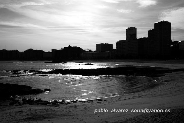 CONTRALUZ DE LA PLAYA DE RIAZOR