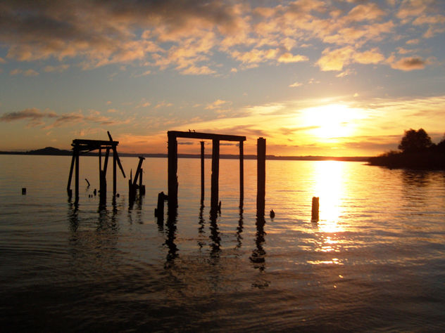 MURIENDO EL SOL Y EL MUELLE
