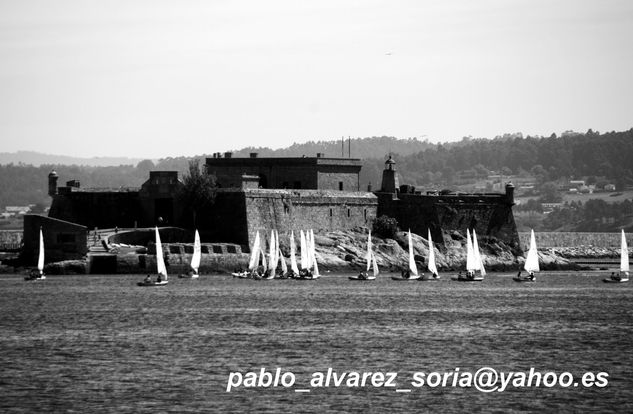 CASTILLO DE SAN ANTÓN CON VELEROS 