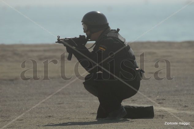 OJO CON LA PISTOLA DE AGUA MALAGA JORNADA DE PUERTAS ABIERTAS 