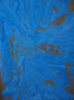 Azul sobre gris