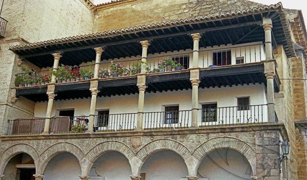 Balconadas en galerías superpuestas 