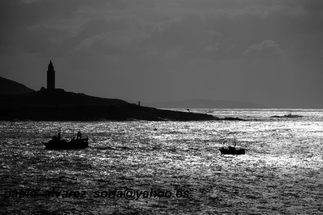 TORRE DE HERCULES CON BARCOS 