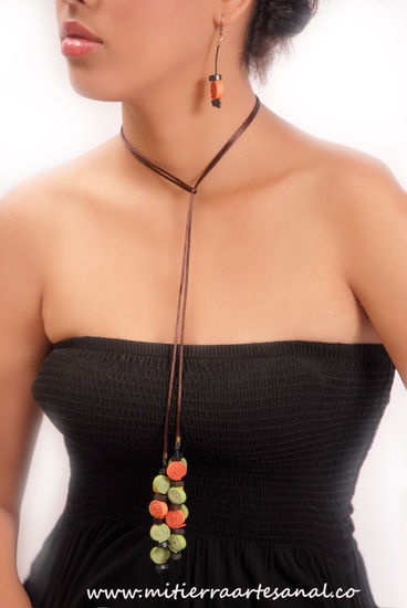 Collar en Tagua y Plumas 