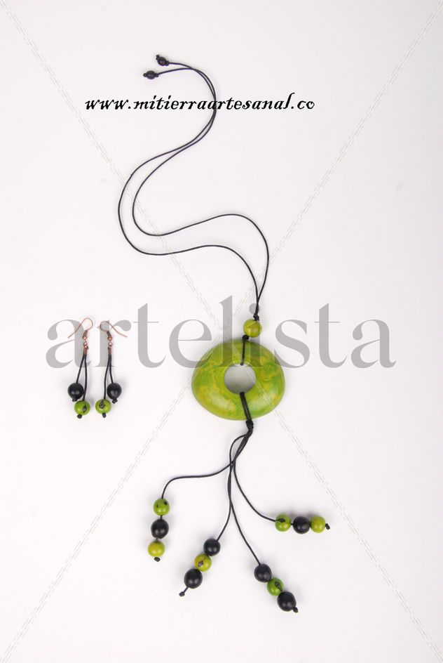 Collar y Pendientes en Tagua