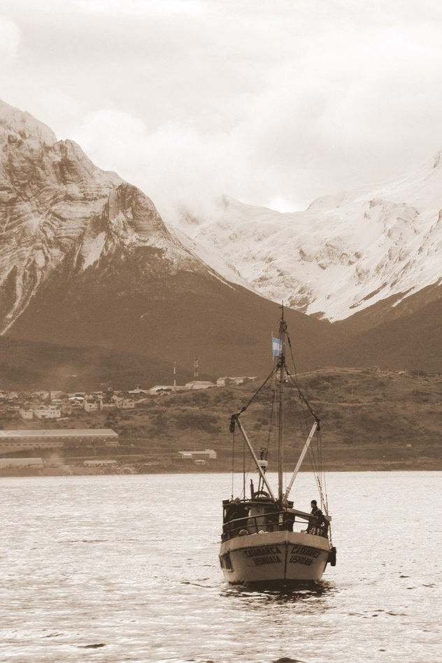 Pescadores saliendo al amanecer
