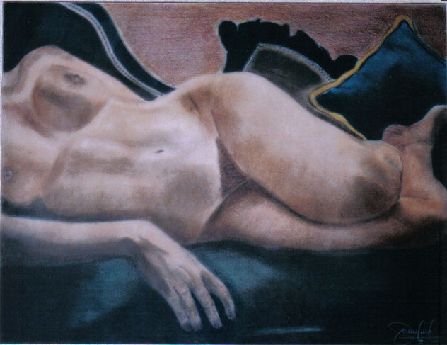 MUJER EN SOFÁ