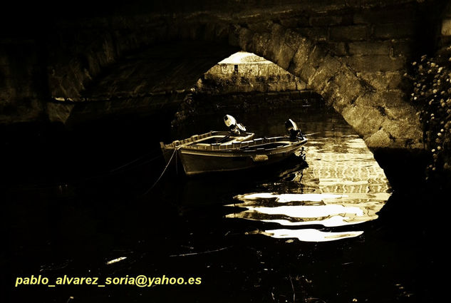 ARCO DE PUENTE CON BARCAS 