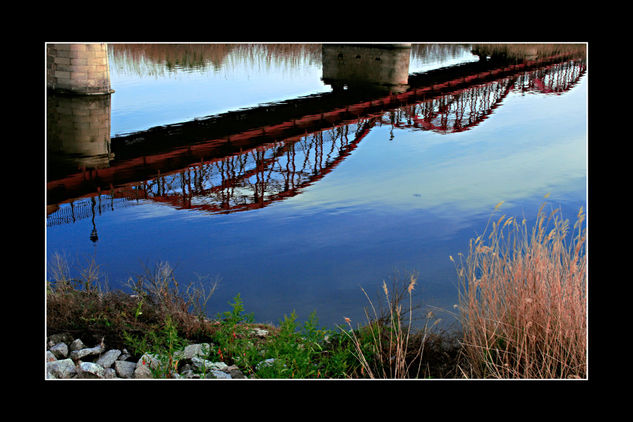 El puente de hierro Travel Color (Digital)