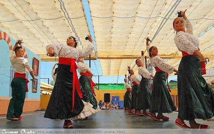 Bailando Malagueñas