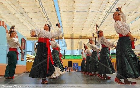 Bailando Malagueñas