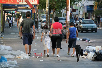 Caminando entre basura