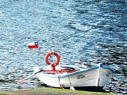 Lancha en puerto montt