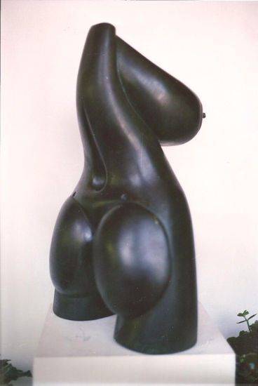 Mujer en Flor Bronze Figurative