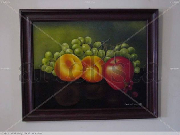 Uvas duraznos y manzanas