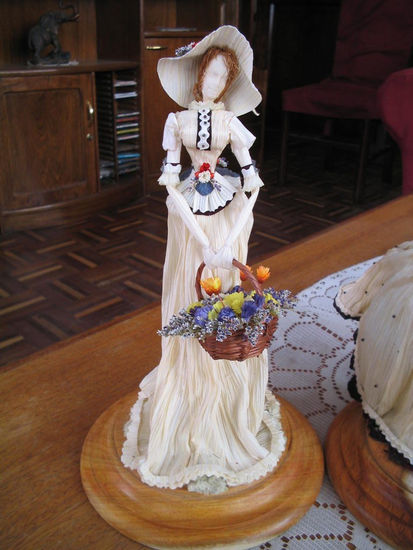 Dama antigua Cerámica Figurativa