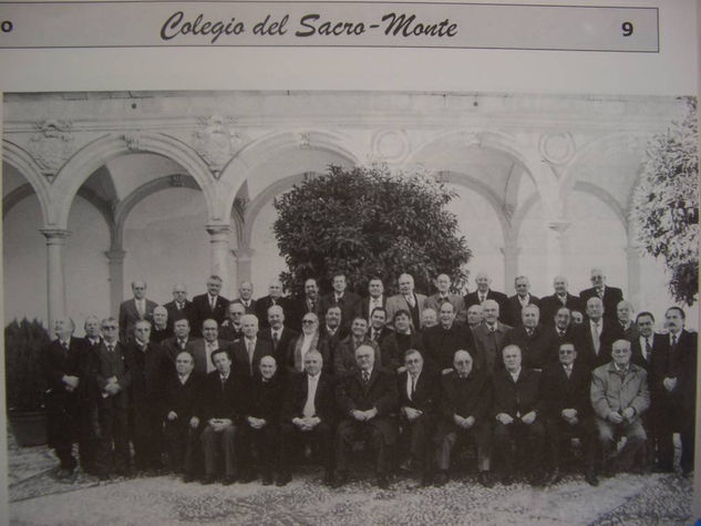 ILUSTRES HERMANOS-PROFESORES-LITERATOS-MEDICOS-INGENIEROS DEL INSIGNE COLEGIO DEL SACROMONTE. (Grana Arquitectura e interiorismo Blanco y Negro (Digital)