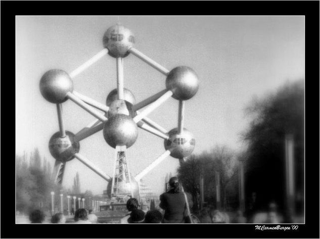 Atomium Viajes Blanco y Negro (Química)