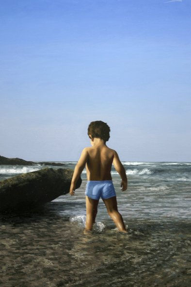 niño entrando en el agua