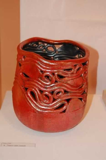 Jarrón calado rojo