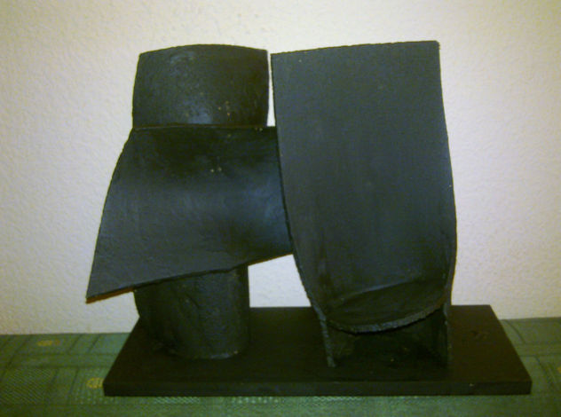 MONUMENTO A LOS AMIGOS DE ARTELISTA. POR EL OTRO LADO