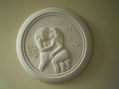 AMOR ENTRE AMIGAS - ESCULTURA EM RELEVO