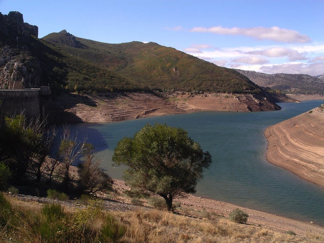 Embalse bajo mínimos 