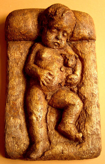 NIÑO DORMIDO CON PELUCHE Wood Figurative