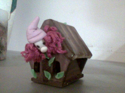 Duende en cabaña
