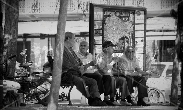 " Charlas de tarde, en la Plaza "