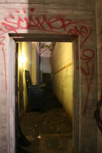 Tras la puerta