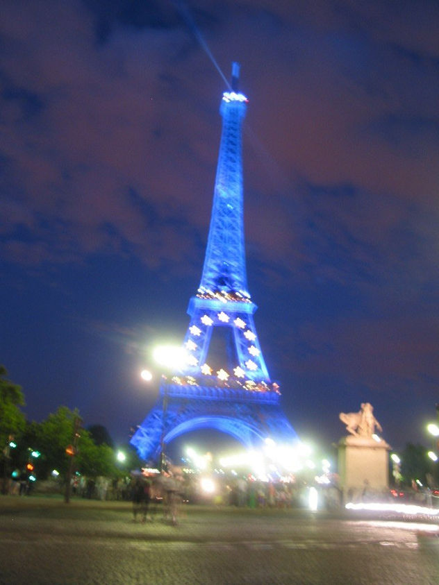 los nuevos colores  de la  torre eiffel