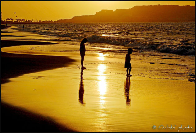 Primos jugando en la Playa! 