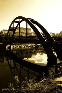 Puente reflejado