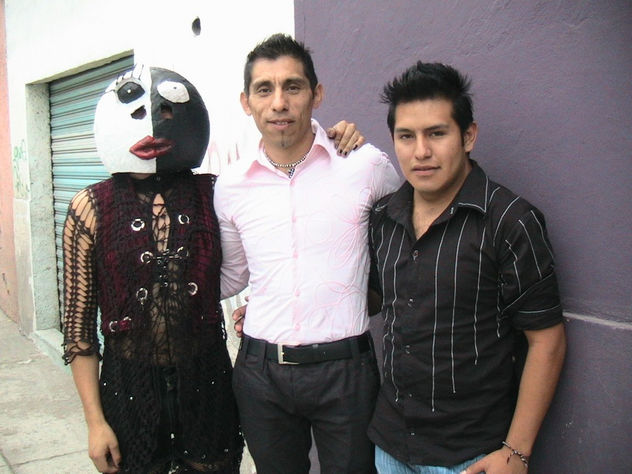Andrés y otros alinígenas