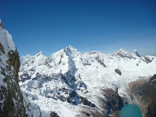 Laguna en los Andes 