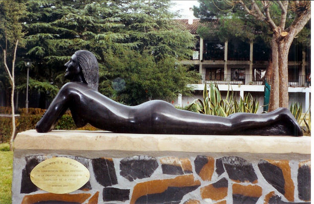 Mujer  Liberada Piedra Figurativa