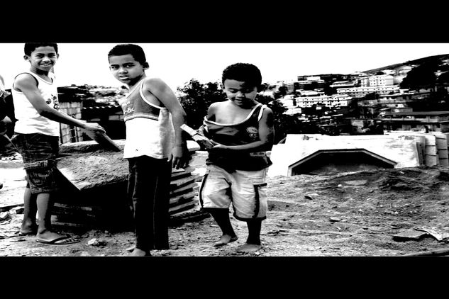 Niños en la Favela Photojournalism and Documentary Black and White (Digital)