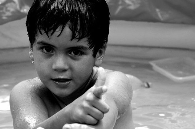 en la piscina Retrato Blanco y Negro (Digital)