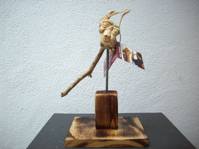 Mosquita muerta Wood Figurative