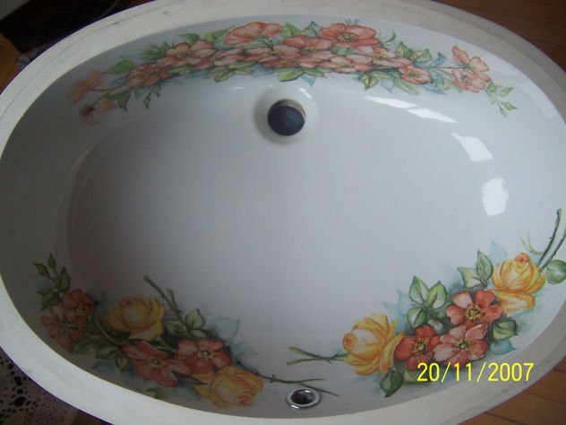"LAVABO ROSE DI MACCHIA E ROSE GIALLE"