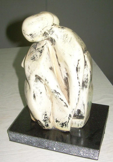 Amantes Pottery Figurative