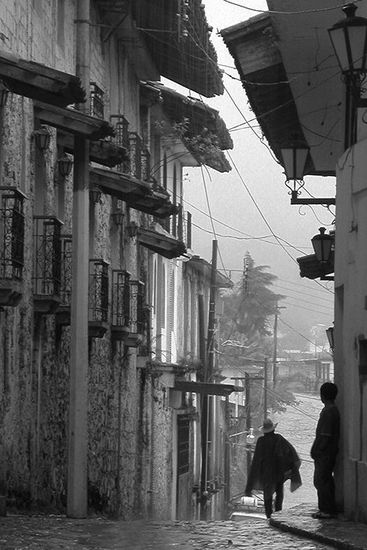 Largo Andar Viajes Blanco y Negro (Digital)